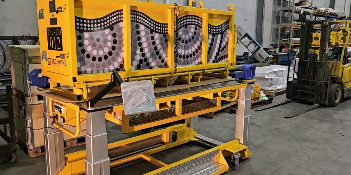 Adjustable Work Bench